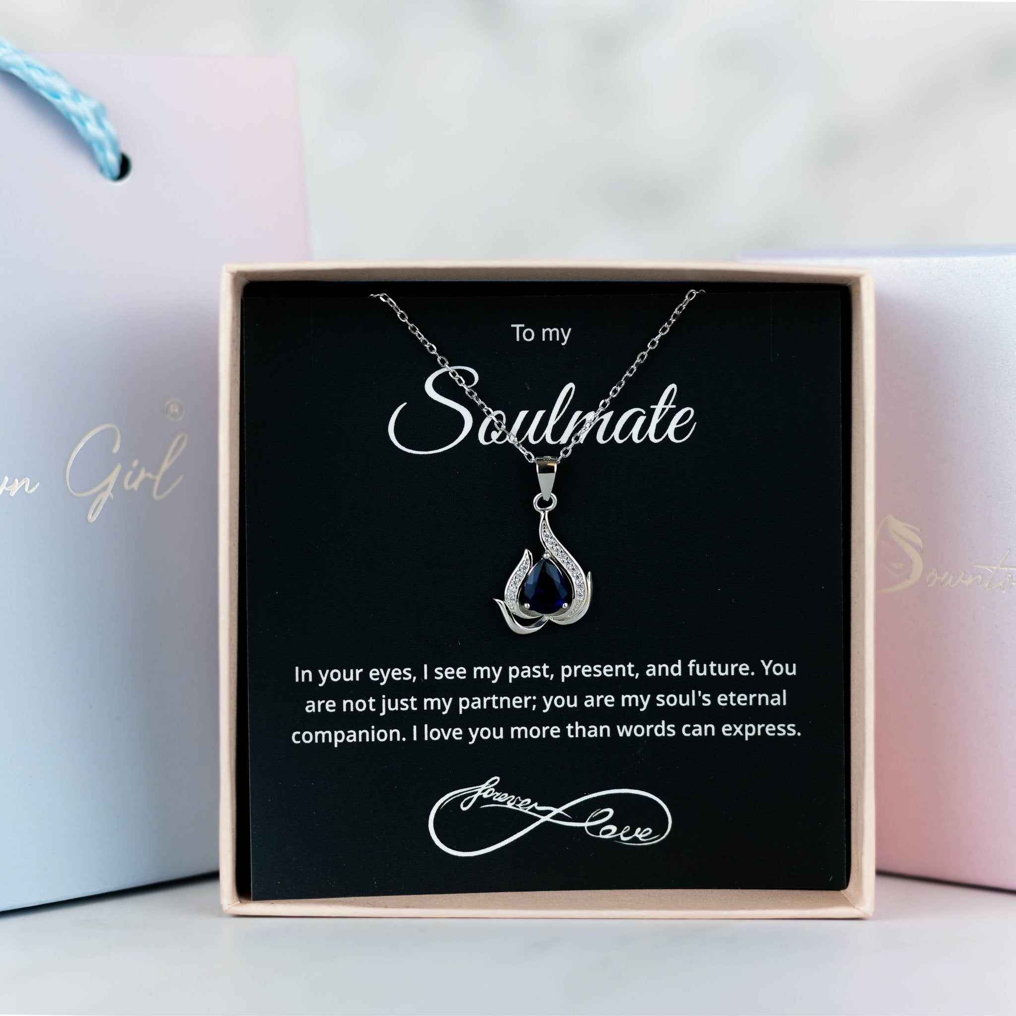 Nature's Harmony Leaf Pendant - Downtown Girl