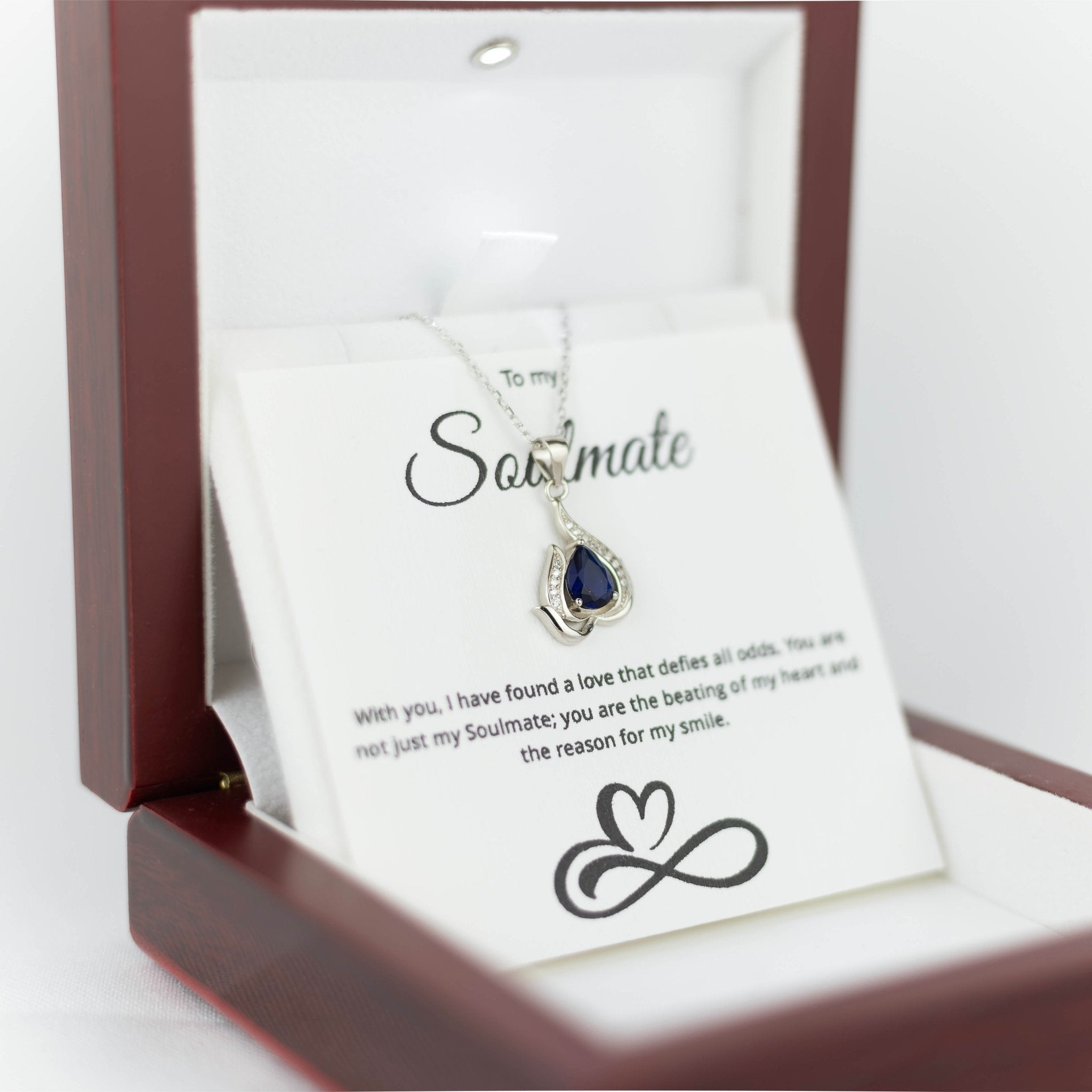 Nature's Harmony Leaf Pendant - Downtown Girl